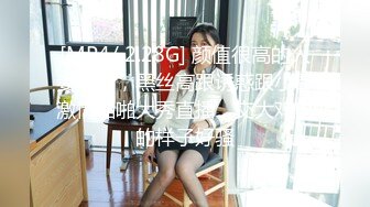 [MP4/ 2.28G] 颜值很高的人妻少妇，黑丝高跟诱惑跟小哥激情啪啪大秀直播，交大鸡巴的样子好骚