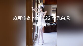 萝莉美眉在地下停车场露出啪啪 皮肤白皙 无毛鲍鱼 被后入小屁屁猛怼